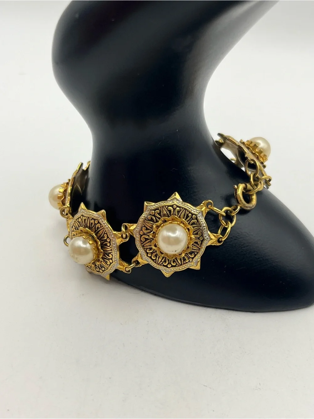 Damascene black enamel gold tone design faux pearl flower star bracelet vintage